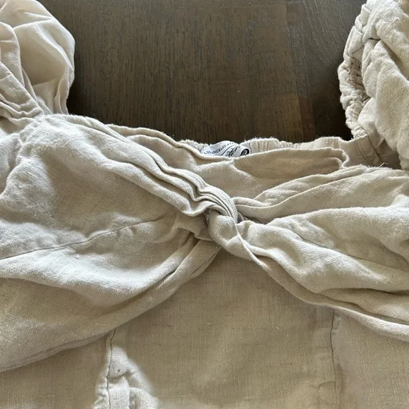 & other stories linen puff sleeve crop top twist front cream - Picture 9 of 11